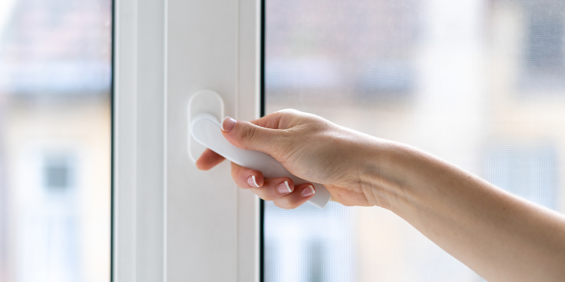 Energy efficient home improvements include double glazing and insulation │ Energy-savings tips